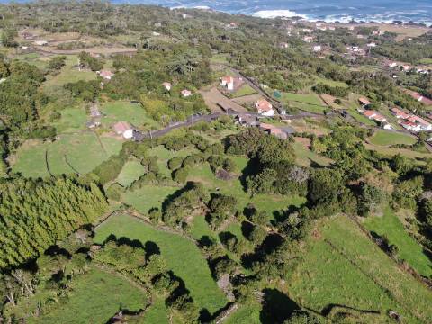 VENDE-SE TERRENO NA PRAINHA DO NORTE, SÃO ROQUE DO PICO