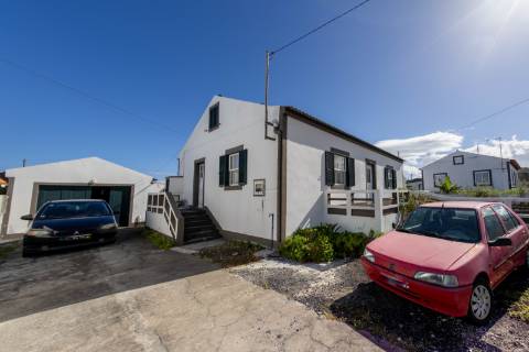 VENDE- SE MORADIA EM SÃO ROQUE DO PICO