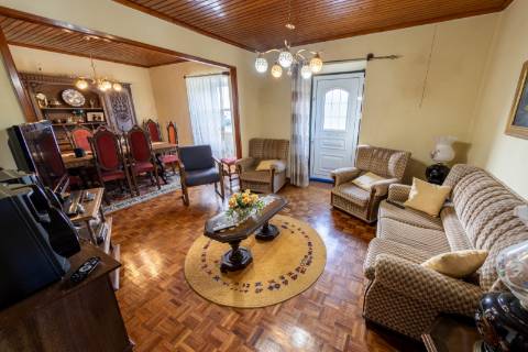 VENDE- SE MORADIA EM SÃO ROQUE DO PICO