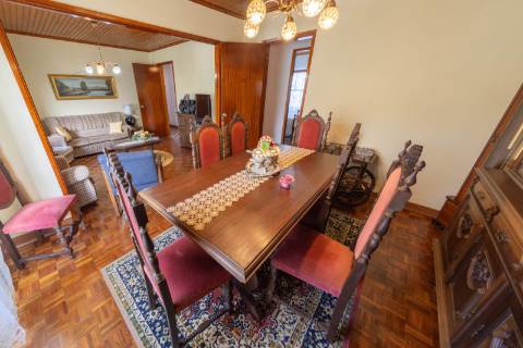 VENDE- SE MORADIA EM SÃO ROQUE DO PICO