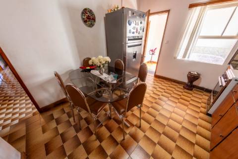 VENDE- SE MORADIA EM SÃO ROQUE DO PICO