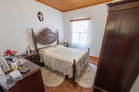 VENDE- SE MORADIA EM SÃO ROQUE DO PICO