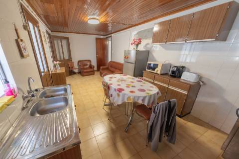 VENDE- SE MORADIA EM SÃO ROQUE DO PICO