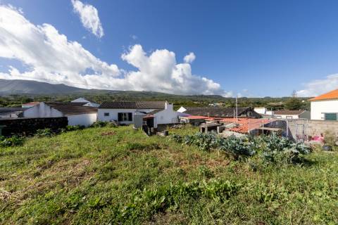 VENDE- SE MORADIA EM SÃO ROQUE DO PICO