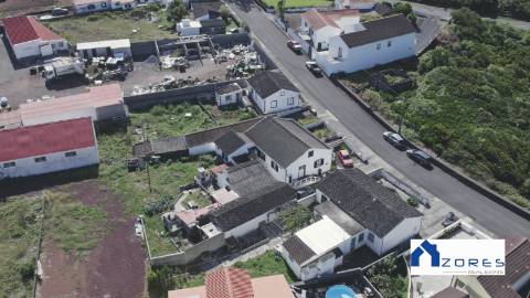 VENDE- SE MORADIA EM SÃO ROQUE DO PICO