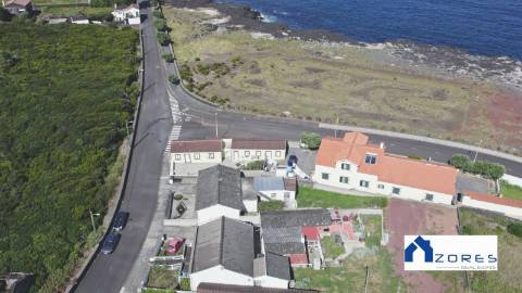 VENDE- SE MORADIA EM SÃO ROQUE DO PICO