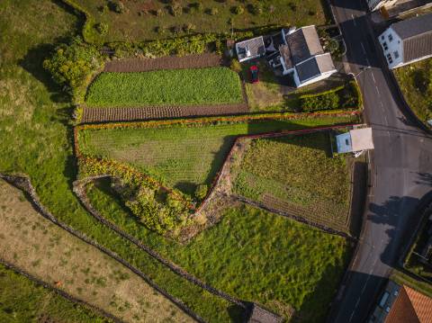 VENDE-SE TERRENO NA MADALENA DO PICO