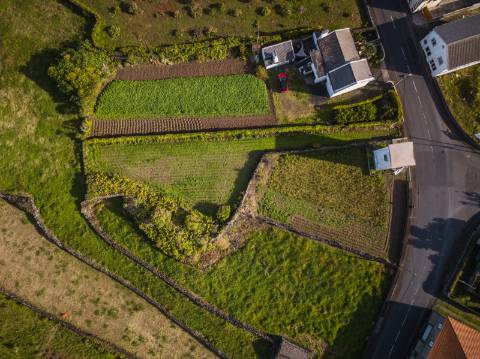 VENDE-SE TERRENO NA MADALENA DO PICO