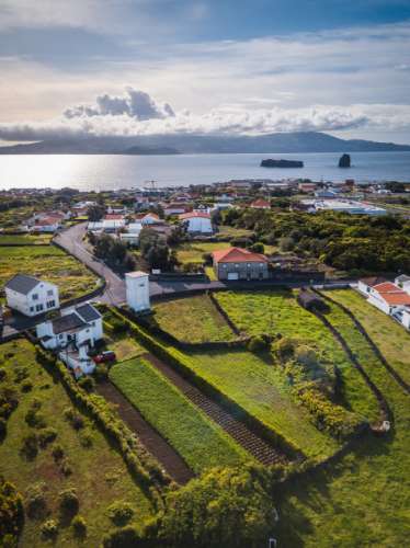 VENDE-SE TERRENO NA MADALENA DO PICO