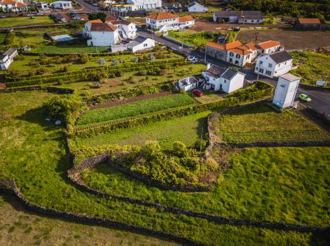 VENDE-SE TERRENO NA MADALENA DO PICO