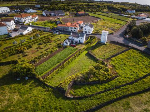 VENDE-SE TERRENO NA MADALENA DO PICO