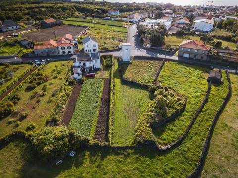 VENDE-SE TERRENO NA MADALENA DO PICO