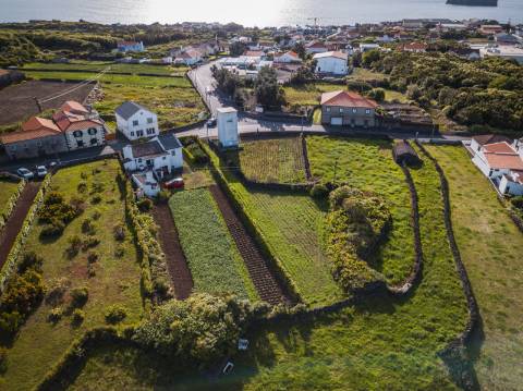 VENDE-SE TERRENO NA MADALENA DO PICO