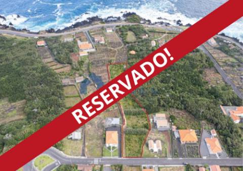 VENDE-SE TERRENO COM ADEGA EM SÃO ROQUE DO PICO