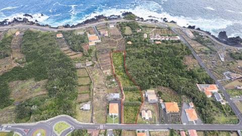 VENDE-SE TERRENO COM ADEGA EM SÃO ROQUE DO PICO