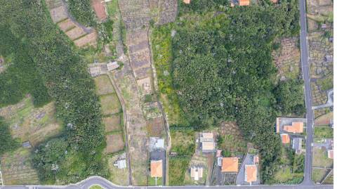 VENDE-SE TERRENO COM ADEGA EM SÃO ROQUE DO PICO