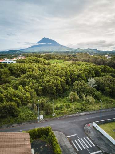 VENDE-SE TERRENO URBANO NA MADALENA DO PICO