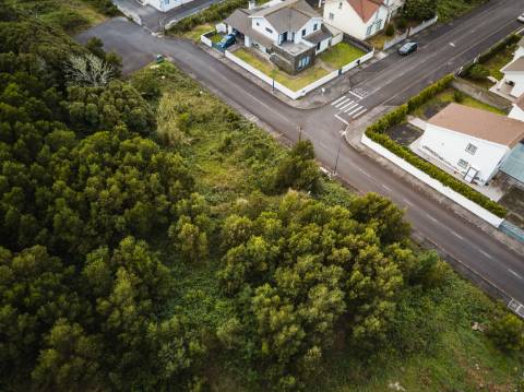 VENDE-SE TERRENO URBANO NA MADALENA DO PICO