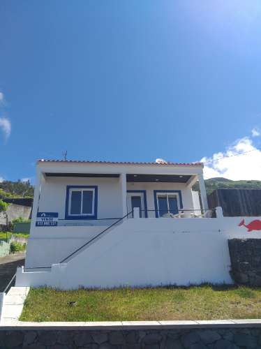 VENDE-SE MORADIA T2 - PORTO DOS TERREIROS, SÃO JORGE