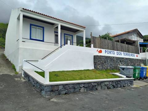 VENDE-SE MORADIA T2 - PORTO DOS TERREIROS, SÃO JORGE