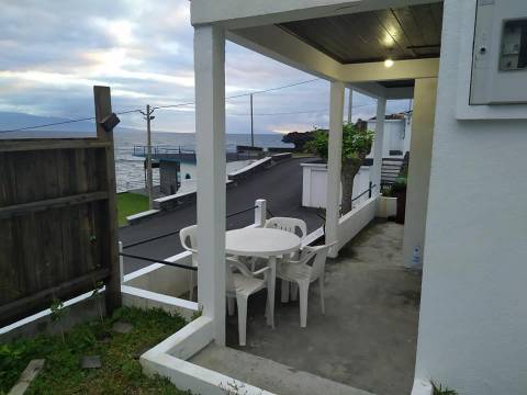 VENDE-SE MORADIA T2 - PORTO DOS TERREIROS, SÃO JORGE