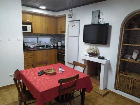 VENDE-SE MORADIA T2 - PORTO DOS TERREIROS, SÃO JORGE