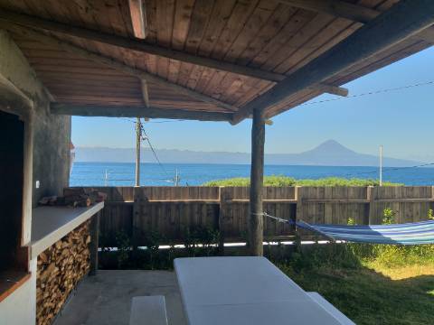 VENDE-SE MORADIA T2 - PORTO DOS TERREIROS, SÃO JORGE