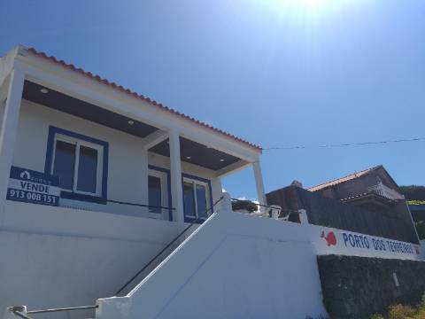 VENDE-SE MORADIA T2 - PORTO DOS TERREIROS, SÃO JORGE