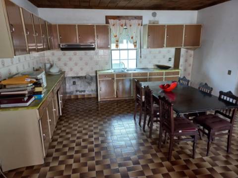 VENDE-SE MORADIA EM CASTELO BRANCO, ILHA DO FAIAL