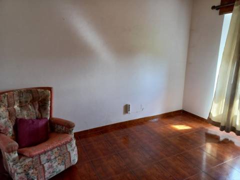 VENDE-SE MORADIA EM CASTELO BRANCO, ILHA DO FAIAL