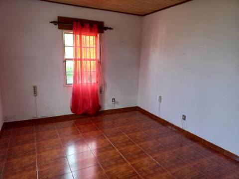 VENDE-SE MORADIA EM CASTELO BRANCO, ILHA DO FAIAL