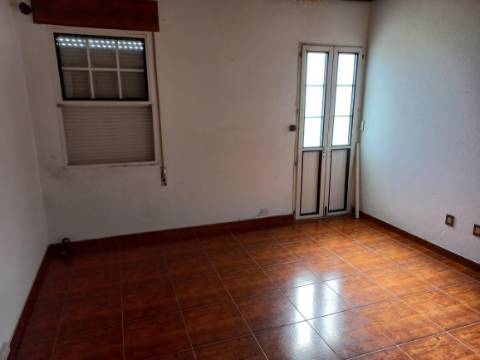 VENDE-SE MORADIA EM CASTELO BRANCO, ILHA DO FAIAL