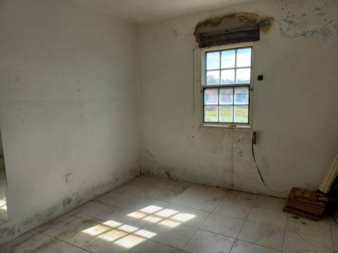 VENDE-SE MORADIA EM CASTELO BRANCO, ILHA DO FAIAL