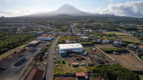 VENDE-SE TERRENO NA ZONA INSDUSTRIAL DA MADALENA DO PICO