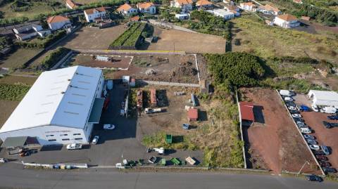 VENDE-SE TERRENO NA ZONA INSDUSTRIAL DA MADALENA DO PICO