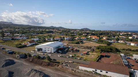 VENDE-SE TERRENO NA ZONA INSDUSTRIAL DA MADALENA DO PICO