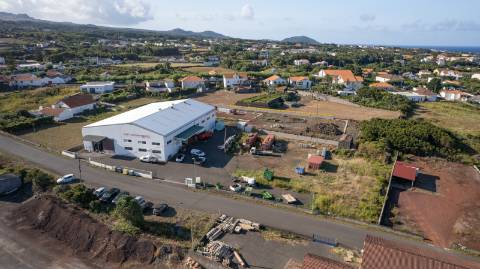 VENDE-SE TERRENO NA ZONA INSDUSTRIAL DA MADALENA DO PICO