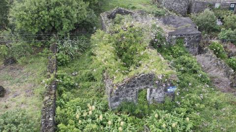 VENDE-SE RUÍNA EM SANTA LUZIA, SÃO ROQUE DO PICO