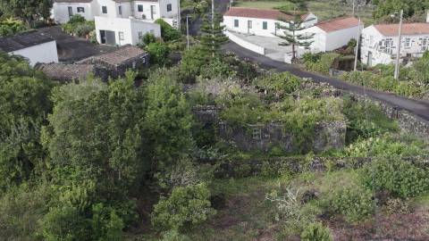 VENDE-SE RUÍNA EM SANTA LUZIA, SÃO ROQUE DO PICO