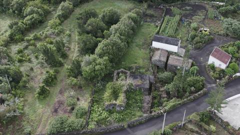 VENDE-SE RUÍNA EM SANTA LUZIA, SÃO ROQUE DO PICO