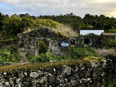 VENDE-SE RUÍNA EM SANTA LUZIA, SÃO ROQUE DO PICO
