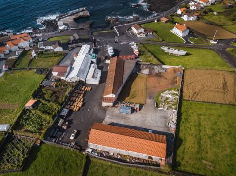 VENDE-SE PRÉDIO URBANO E EMPRESA DE CONSTRUÇÃO CIVIL