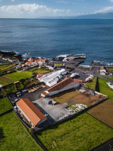 VENDE-SE PRÉDIO URBANO E EMPRESA DE CONSTRUÇÃO CIVIL