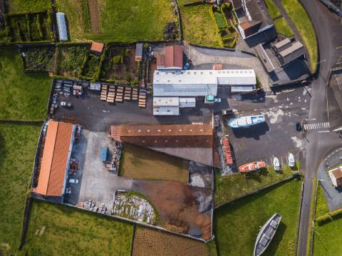 VENDE-SE PRÉDIO URBANO E EMPRESA DE CONSTRUÇÃO CIVIL