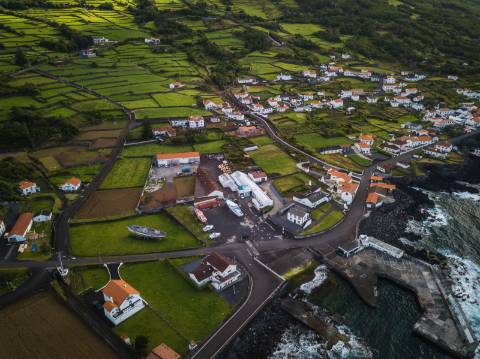 VENDE-SE PRÉDIO URBANO E EMPRESA DE CONSTRUÇÃO CIVIL