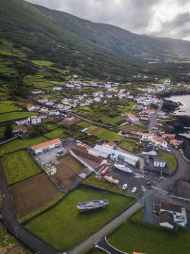 VENDE-SE PRÉDIO URBANO E EMPRESA DE CONSTRUÇÃO CIVIL