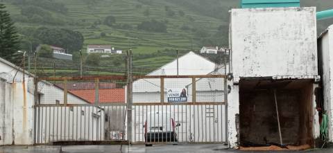 VENDE-SE PRÉDIO URBANO E EMPRESA DE CONSTRUÇÃO CIVIL