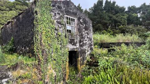 VENDE-SE RUÍNAS EM SÃO JOÃO, LAJES DO PICO