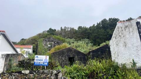 VENDE-SE RUÍNAS EM SÃO JOÃO, LAJES DO PICO