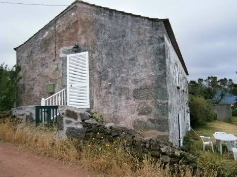VENDE-SE MORADIA NA RIBEIRA SECA, CALHETA DE SÃO JORGE